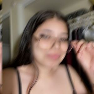 Meet your Posher, Mia